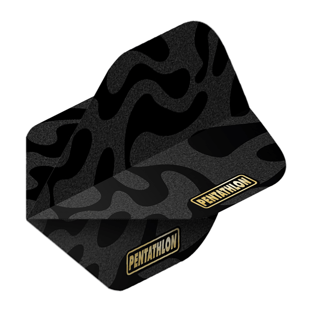 Vuelos de pentatlón RT Camo Das Bild zeigt das Produkt "Pentathlon RT Camo No2 Standard Flights". Die Flight hat ein schwarzes Camouflage-Muster und das Pentathlon-Logo in Gelb.