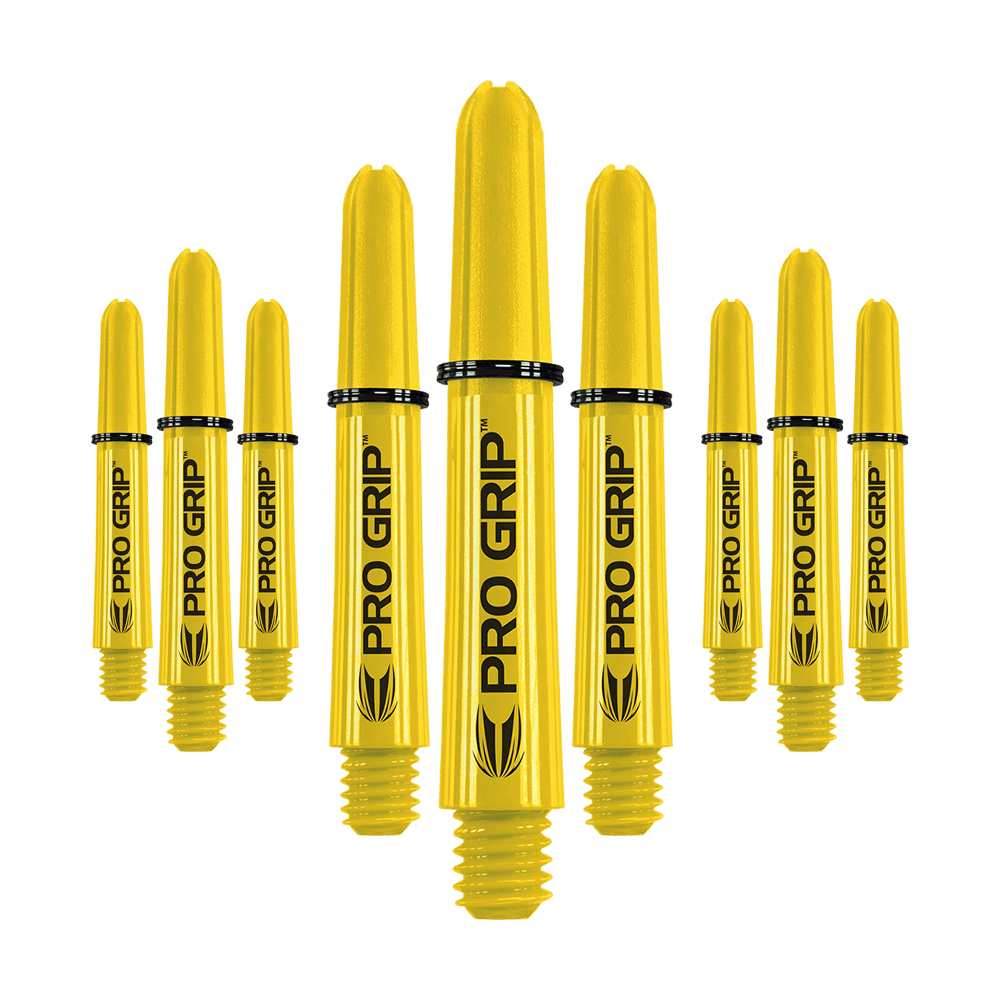 Varillas Target Pro Grip - 3 juegos - Amarillo Auf dem Bild sind mehrere gelbe Dartschäfte mit der Aufschrift "PRO GRIP" zu sehen. Sie sind gleichmäßig in drei Reihen angeordnet und haben ein schwarzes Ringdetail.