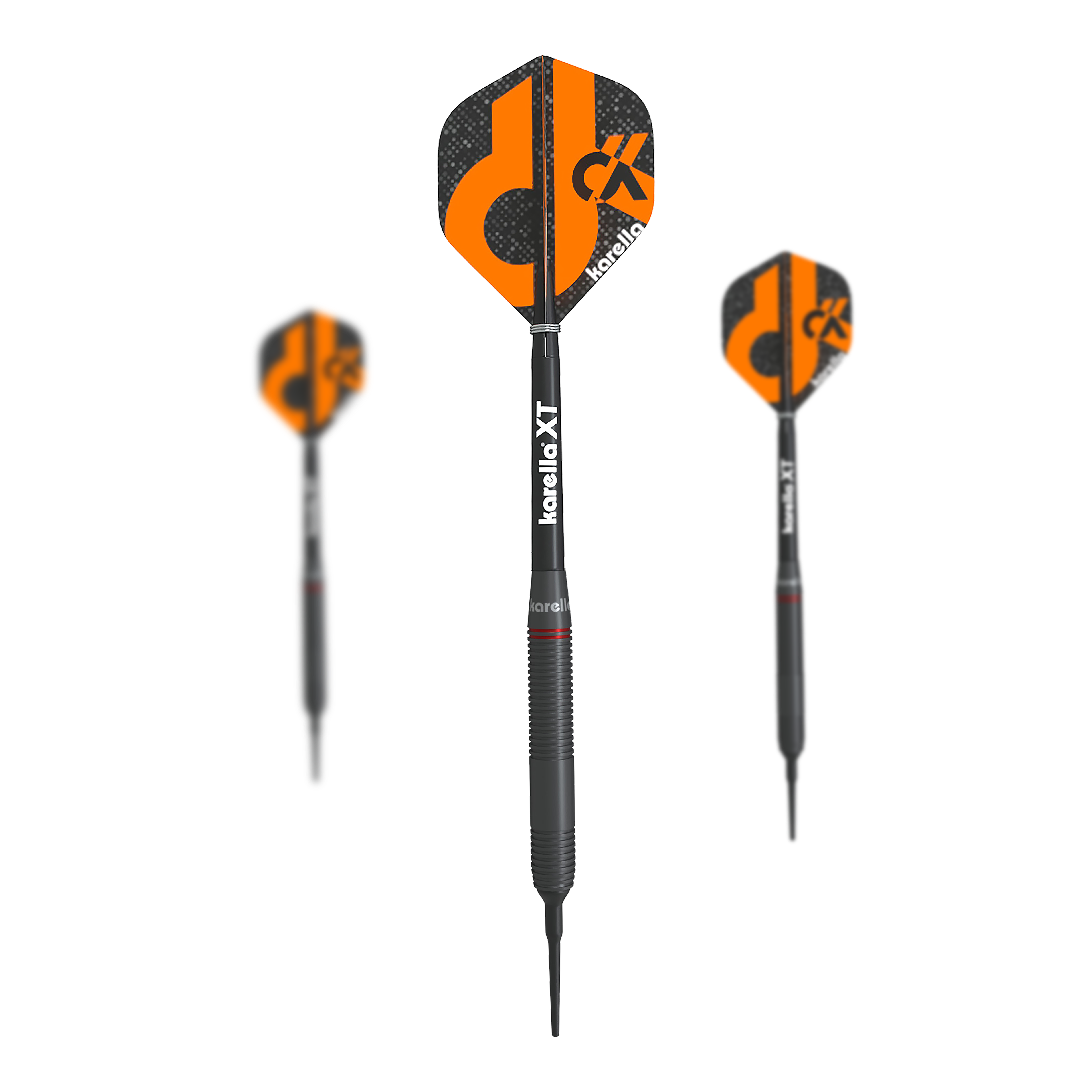 Karella Daniel Klose dardos suaves Das Bild zeigt drei Softdarts der Marke Karella Daniel Klose. Die Darts sind schwarz mit orangefarbenen Flights und haben das Karella-Logo darauf.