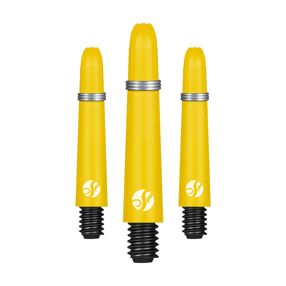 Flechas de carbono Shot Koi - Amarillas Das Bild zeigt drei gelbe Dartschäfte mit schwarzem Gewinde und silbernem Ring. Sie stehen nebeneinander aufrecht in unterschiedlichen Längen.