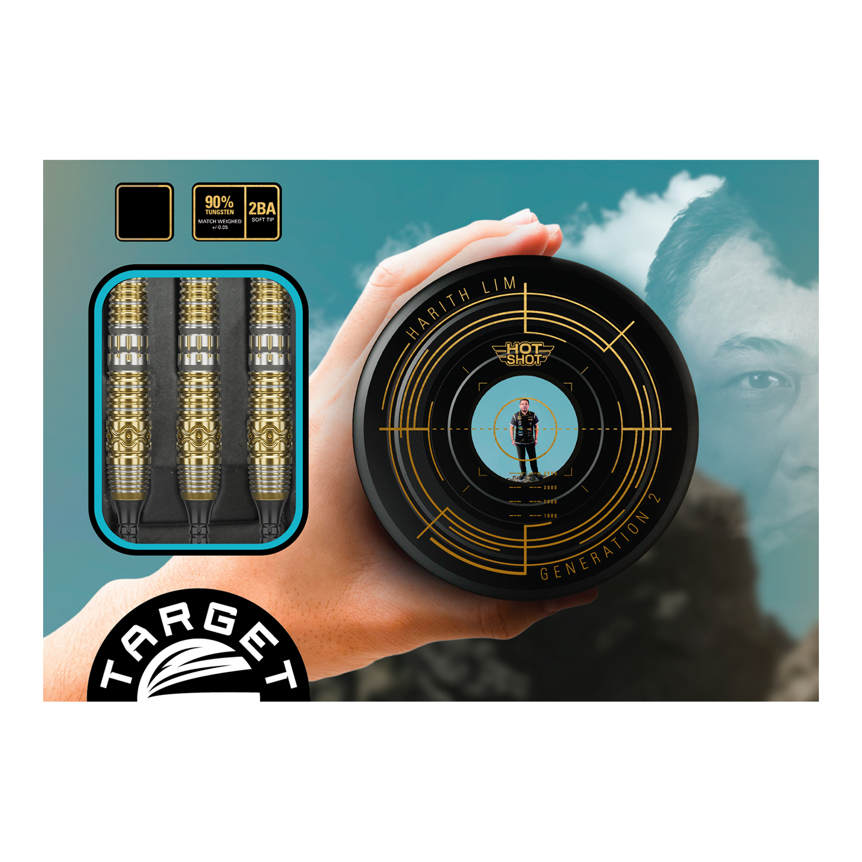 Dardos blandos Target Japan Hot Shot GEN2 - 19 g Das Bild zeigt die Target Japan Hot Shot GEN2 Softdarts mit einem Gewicht von 19g. Drei goldfarbene Darts sind in einer Box zu sehen, daneben wird ein rundes Behältnis mit einem Zielscheiben-Design präsentiert.