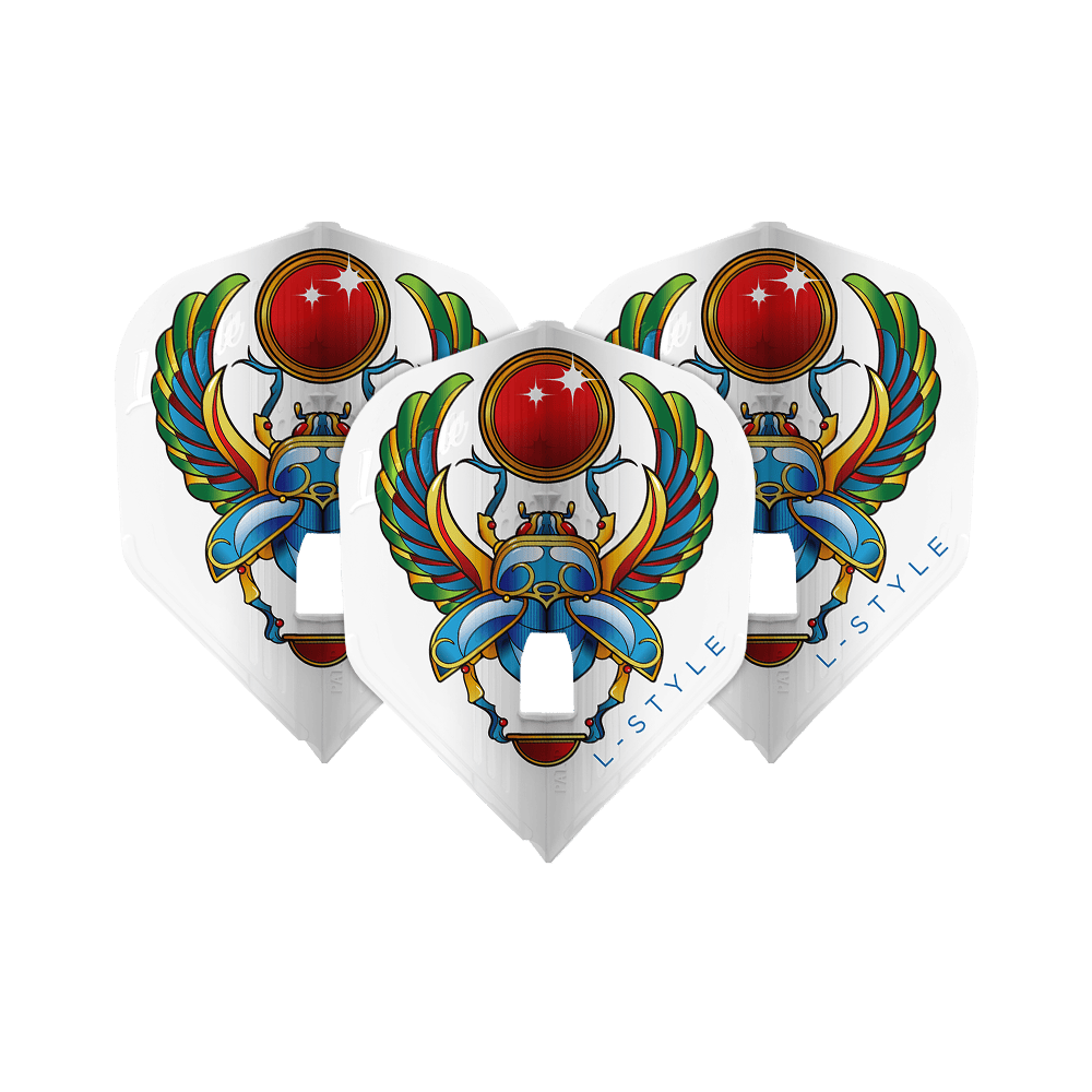 Plumas L-Style Anastasia Dobromyslova V3 Blancas L3KAMI Das Bild zeigt drei weiße Dart-Flights mit einem bunten Skarabäus-Design und der Aufschrift "L-STYLE". Die Flügel des Käfers sind weit ausgebreitet und eine leuchtend rote Kugel ist oben abgebildet.
