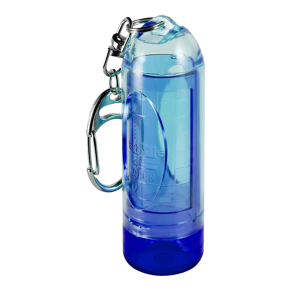 Estuche para puntas de lápiz labial estilo L Dies ist ein blauer, transparenter Kunststoffbehälter mit einem Karabiner. Er eignet sich zum Aufbewahren kleiner Gegenstände und kann einfach an Taschen befestigt werden.