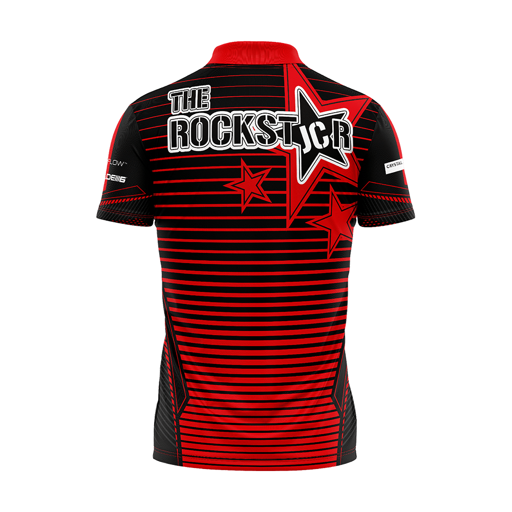 8414_Winmau_Joe_Cullen_Dartshirt_2 Das Bild zeigt das Winmau Joe Cullen Dartshirt in Schwarz und Rot. Auf der Rückseite steht groß "THE ROCKSTAR" mit einem auffälligen Sternmotiv.