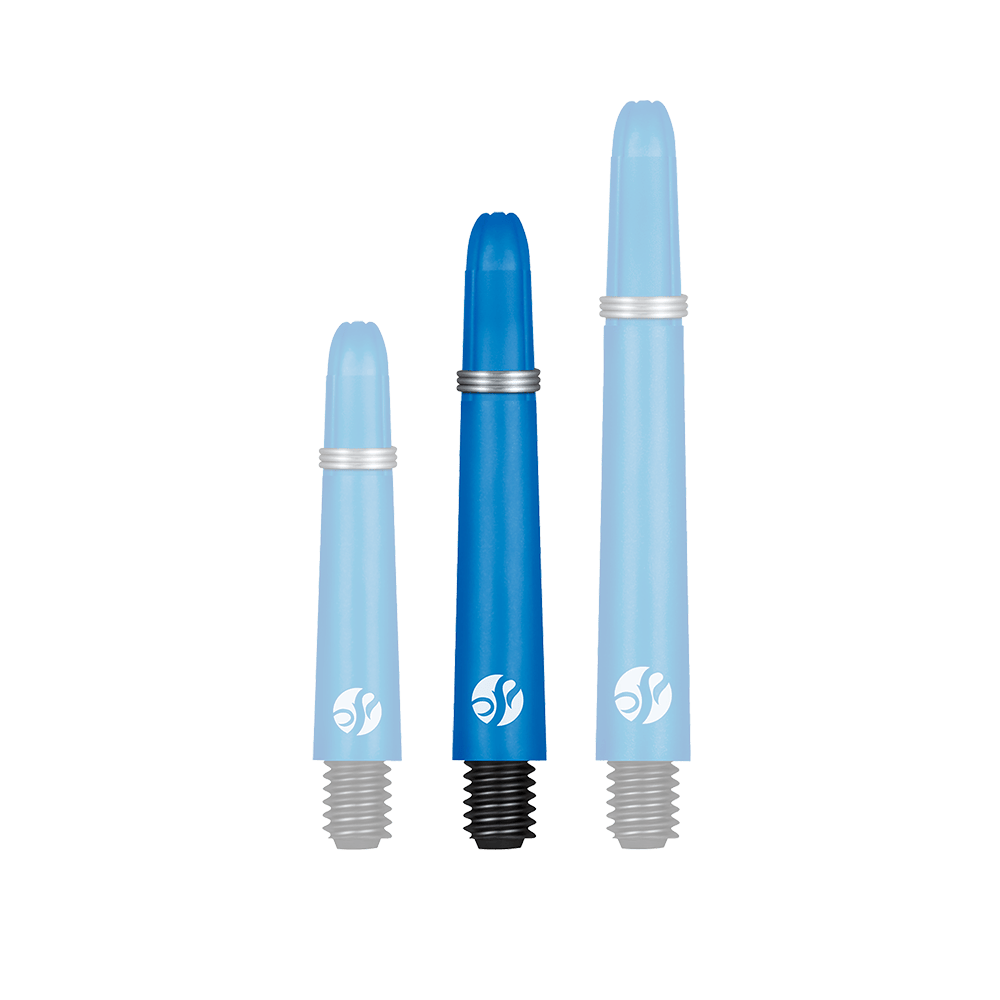 Flechas de carbono Shot Koi - Azul Das Bild zeigt drei blaue Carbon-Schäfte in unterschiedlichen Längen. Jeder Schaft hat unten ein schwarzes Schraubgewinde und ein silbernes Ringdetail.