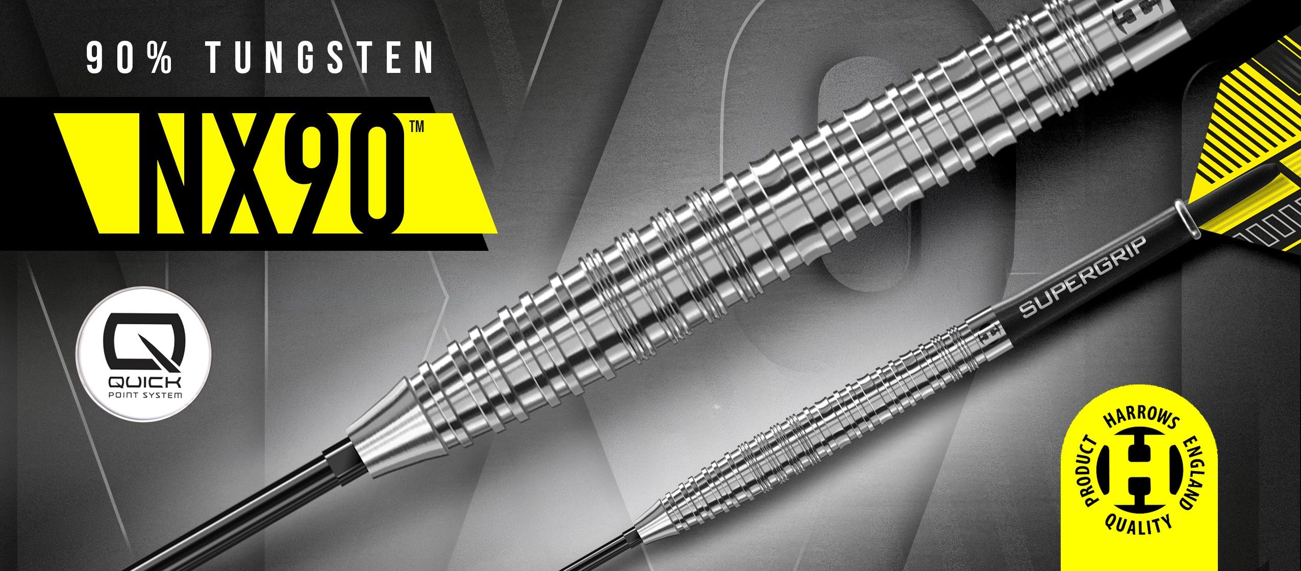 Es ist eine Nahaufnahme von Dartspitzen zu sehen. Die Spitzen sind filigran gearbeitet.