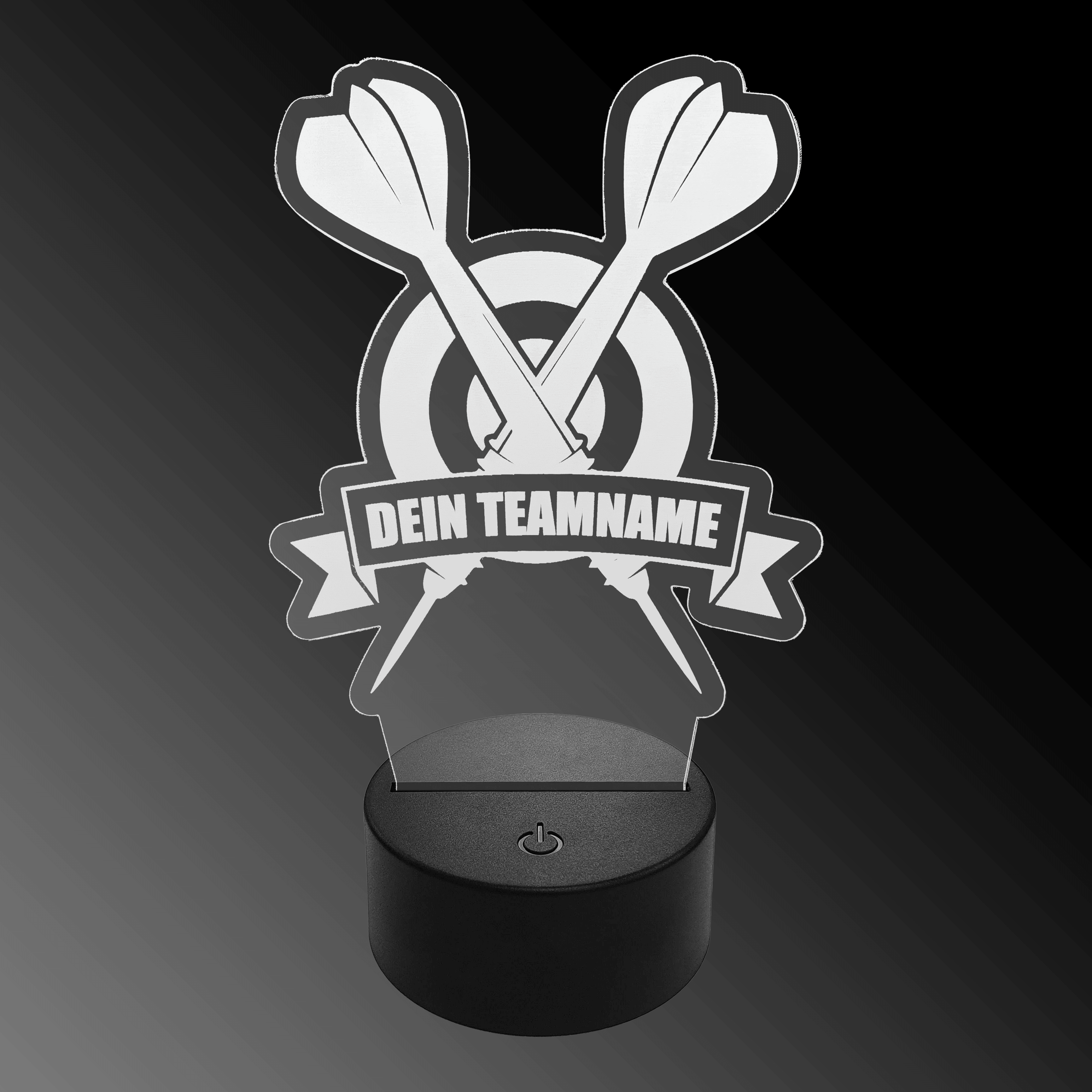 Lámpara de dardo LED de plexiglás con texto personalizado Das Bild zeigt eine LED-Lampe aus Plexiglas in Form von zwei gekreuzten Dartpfeilen vor einer Zielscheibe. Auf einem Banner steht der Text "DEIN TEAMNAME".