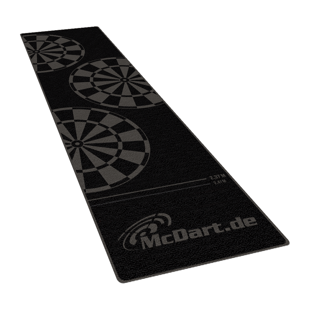 McDart Mono Dartteppich Auf dem Bild ist ein schwarzer Dartteppich mit Dartboard-Motiven zu sehen. Der Teppich trägt den Schriftzug „McDart.de“ und zeigt Abwurflinien für verschiedene Distanzen.