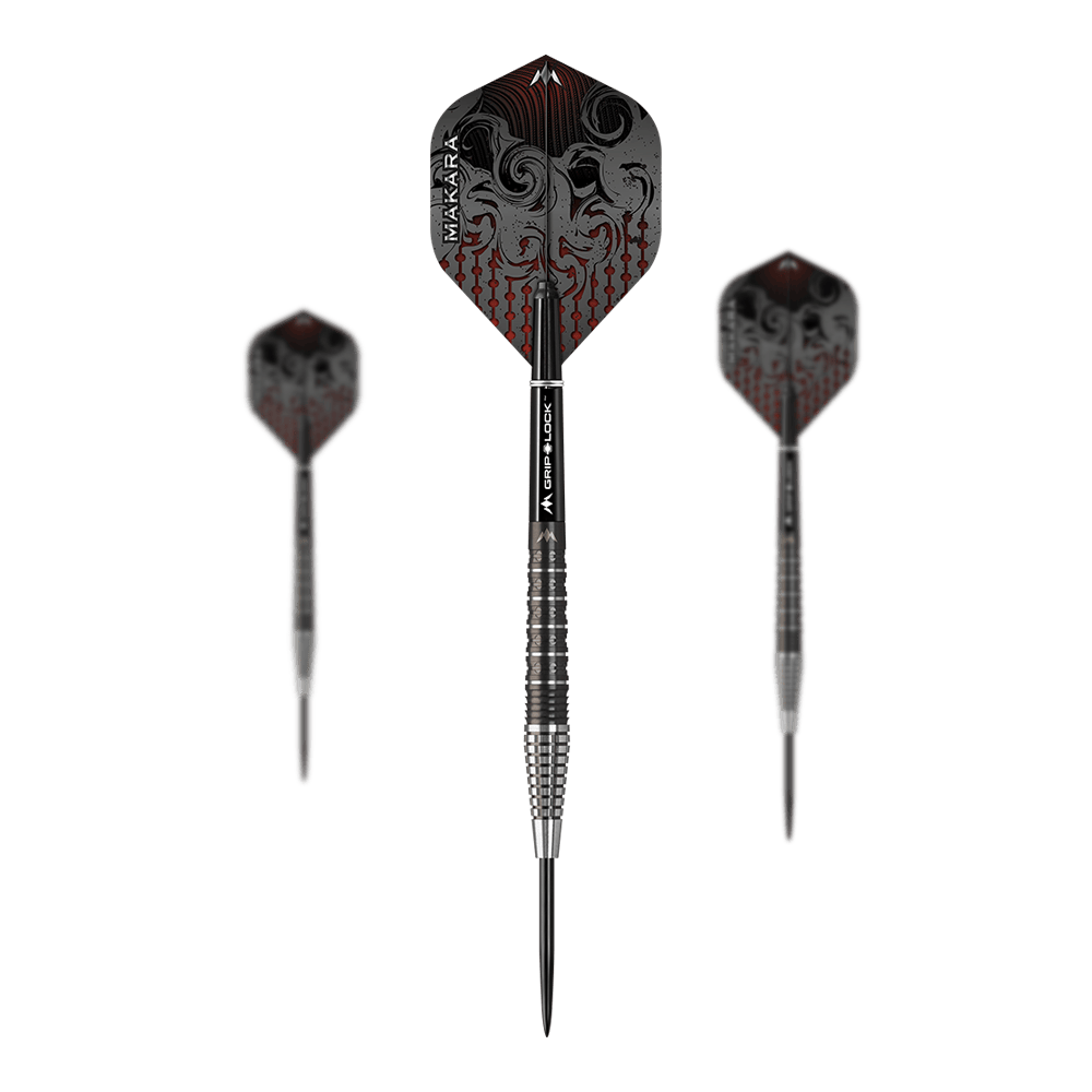 Dardos de acero Mission Makara M2 - 23 g Das Bild zeigt drei Steeldarts des Produkts "Mission Makara M2 - 23g". Die Darts haben schwarze Flights mit einem roten Muster und einem silber-schwarzen Barrel.