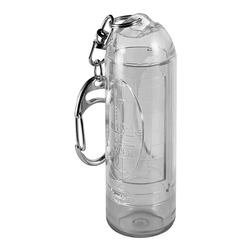 Estuche para puntas de lápiz labial estilo L Das Bild zeigt ein transparentes, zylindrisches Etui mit Karabinerhaken. Es ist als Aufbewahrungsbehälter für kleine Gegenstände wie Dartspitzen gedacht.