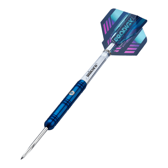 Dardos de acero paralelos Unicorn Prodigy 01 Dieses Bild zeigt einen Unicorn Prodigy 01 Parallel Steeldart. Der Dartpfeil hat einen blauen Schaft und eine bunte Flight mit dem Aufdruck "Prodigy".