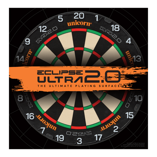 Diana de dardos de acero Unicorn Eclipse Ultra 2.0 Das Bild zeigt eine Unicorn Eclipse Ultra 2.0 Steeldartboard. In der Mitte ist ein orangefarbener Streifen mit dem Schriftzug "Eclipse Ultra 2.0 – The Ultimate Playing Surface".