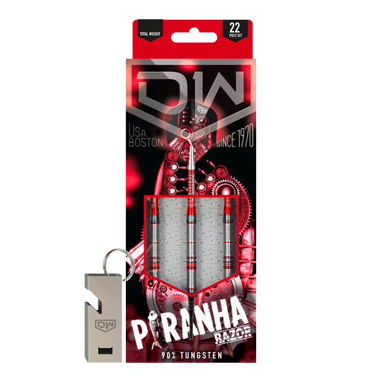 Dardos blandos DW Piranha Razor 02 Das Bild zeigt die Verpackung der DW Piranha Razor 02 Softdarts. Die Verpackung ist überwiegend schwarz und rot gestaltet und enthält drei Darts sowie ein Zubehörteil.