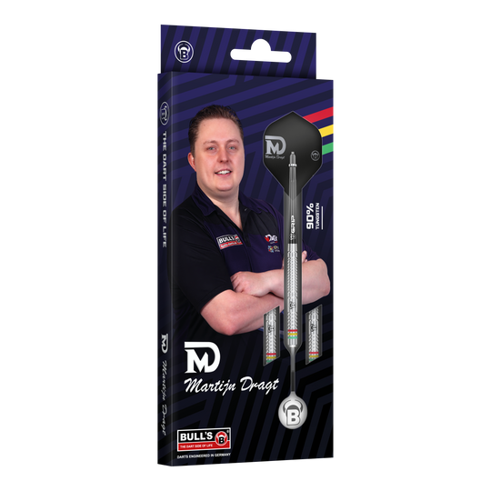 Dardos de acero Bulls Martijn Dragt - 24 g Die Abbildung zeigt die Verpackung der "Bulls Martijn Dragt Steeldarts - 24g". Auf der Schachtel ist ein Bild von Martijn Dragt sowie die abgebildeten Steeldarts zu sehen.
