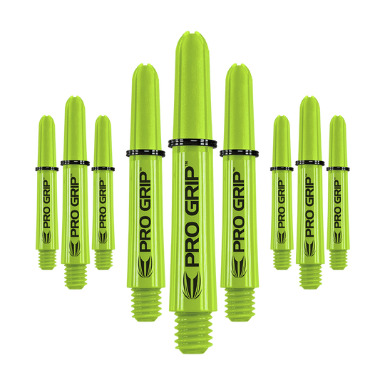 Varillas Target Pro Grip - 3 juegos - Verde lima Auf dem Bild sind mehrere limegrüne Pro Grip Dartschäfte zu sehen. Sie sind in drei Sets angeordnet und tragen die Aufschrift "PRO GRIP".
