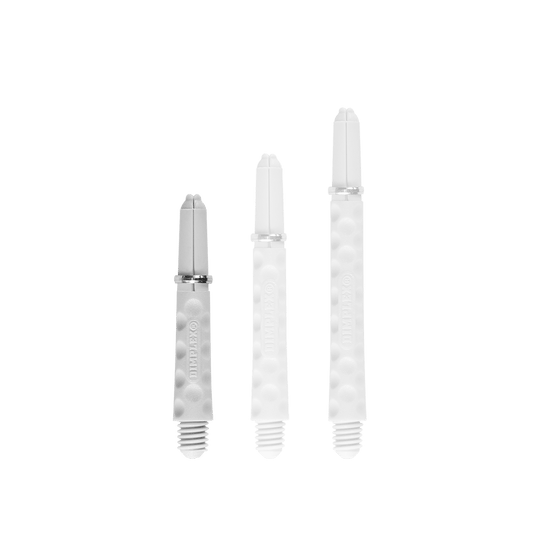 Cañas Harrows Dimplex - Blanco Das Bild zeigt drei weiße Dartschäfte in unterschiedlichen Längen. Sie haben eine strukturierte Oberfläche und einen Schraubgewinde am unteren Ende.