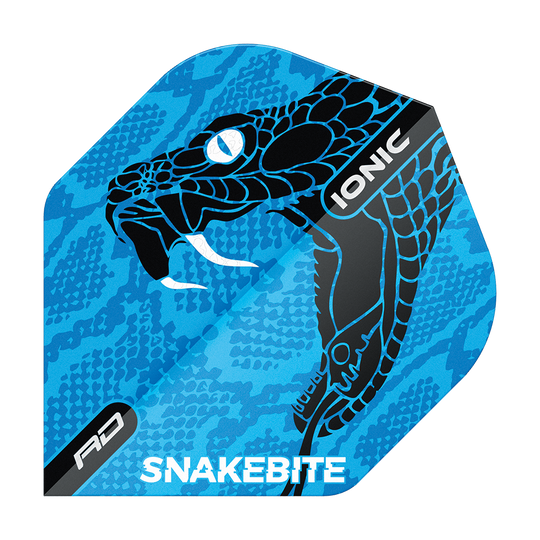 TF6569_Red_Dragon_Hardcore_Ionic_Snakebite_Blue_Head_Standard_Flights_1xsjzO1zAD1KI3 Das Bild zeigt ein blaues Dart-Flight mit einem schwarzen Schlangenkopf-Design. Auf dem Flight stehen die Wörter "IONIC", "RD" und "SNAKEBITE".