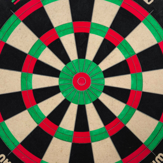 Diana de acero con ecualizador Winmau Dieses Bild stellt das Winmau Equalizer Steeldartboard dar. Das Steeldartboard eignet sich für präzises Dartspielen.