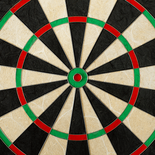 79453_Unicorn_Eclipse_Pro_2_Dartboard_3 Unicorn Eclipse Pro 2 Dartboard ist rund und klar erkennbar. Die Felder und Zahlen sind schwarz und weiß.