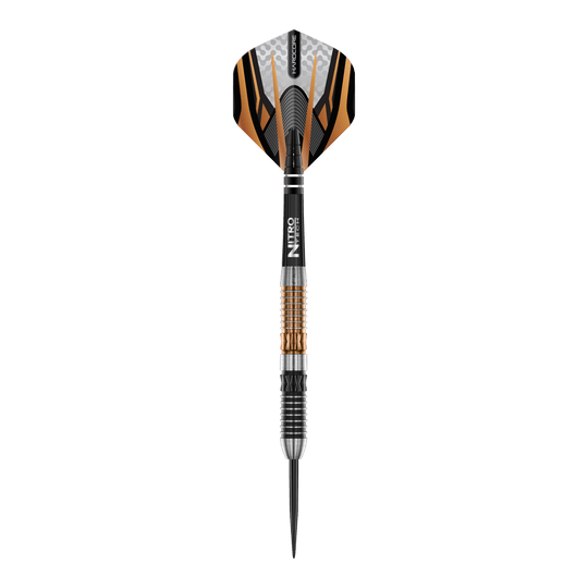 Dardos de acero Red Dragon Panterra Das Bild zeigt einen Red Dragon Panterra Steeldart mit auffälligem orange-schwarzem Design. Der Dart verfügt über eine strukturierte Griffzone und eine scharfe Metallspitze.