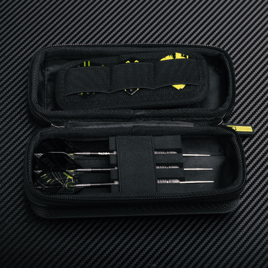 Cartera de dardos Winmau Armor G1 Michael Van Gerwen Das Bild zeigt das Winmau Armor G1 Michael Van Gerwen Dartwallet. Es ist eine spezielle Darttasche für Dartzubehör.