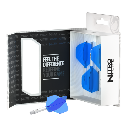 Das Bild zeigt die Verpackung des Produkts "Red Dragon Nitroflite - White Shaft Blue No2 Flights". In der Verpackung sind drei Darts mit weißen Schäften und blauen Flights zu sehen.