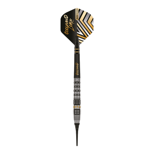 Dardos blandos Red Dragon Luke Humphries Prestige - 20 g Das Bild zeigt einen Red Dragon Luke Humphries Prestige Softdart mit einem Gewicht von 20g. Der Dart hat ein modernes schwarzes und silbernes Design mit goldenen Akzenten und der Aufschrift "COOL HAND LUKE" auf dem Flight.