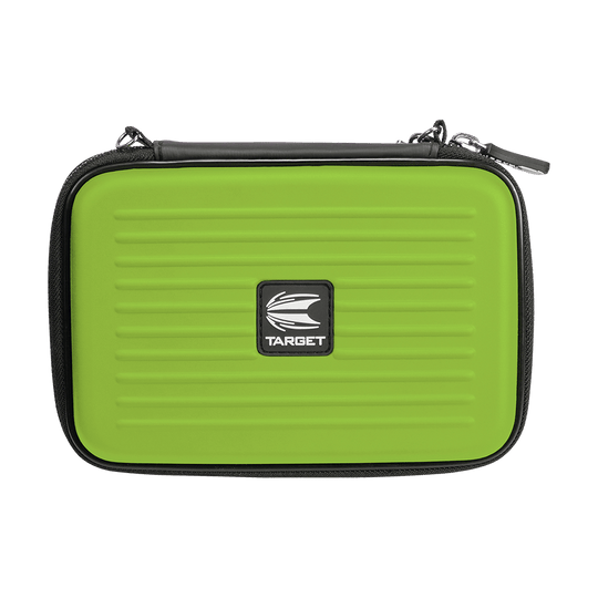 125858_Target_Takoma_XL_Dartwallet_Gr-n_1 Auf dem Bild ist das Produkt "Target Takoma XL Dartwallet" zu sehen. Es handelt sich um ein grünes Etui mit schwarzem Reißverschluss und einem Target-Logo in der Mitte.