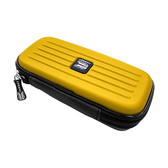 125824_Target_Takoma_Dartwallet_Gelb_2 Das Bild zeigt das Produkt "Target Takoma Dartwallet" in Gelb und Schwarz. Es ist ein kompaktes Etui mit Reißverschluss zur Aufbewahrung von Dartzubehör.