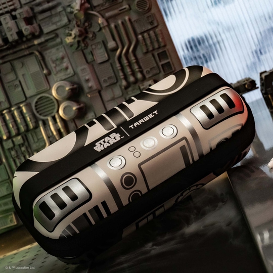 Estuche para dardos Target Star Wars Boa - Stormtrooper Das Bild zeigt das Target Star Wars Boa Dartcase im Stormtrooper-Design. Es ist ein spezialisiertes Etui zur Aufbewahrung von Darts, inspiriert von Star Wars.