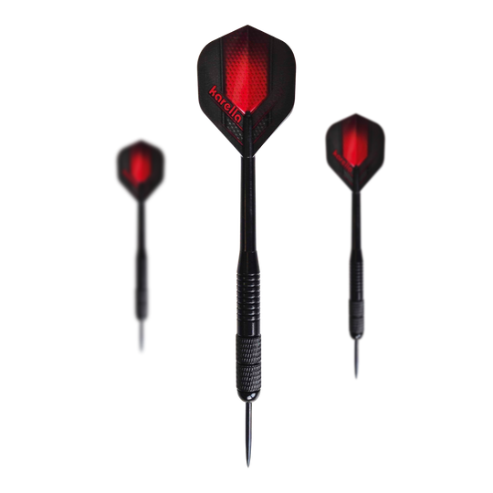 Dardos Karella de latón negro - 21 g Das Bild zeigt die Karella Black Brass Steeldarts mit einem Gewicht von 21g. Es handelt sich um ein Set schwarzer Steeldarts.
