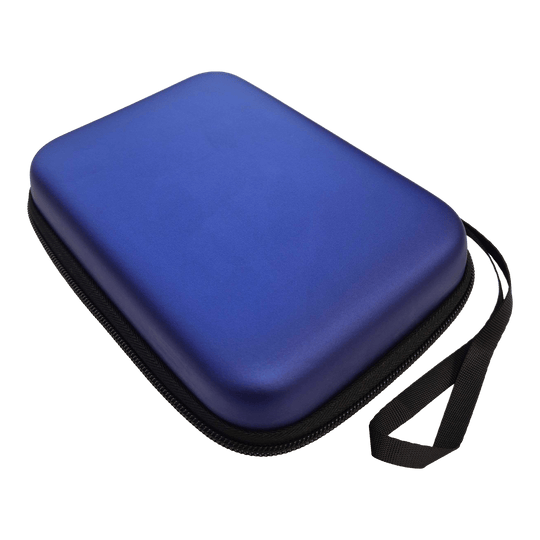 Estuche para dardos McDart System-4 Das Bild zeigt ein blaues Dartcase in metallischer Optik. Es handelt sich wahrscheinlich um das Modell DC02 von McDart.