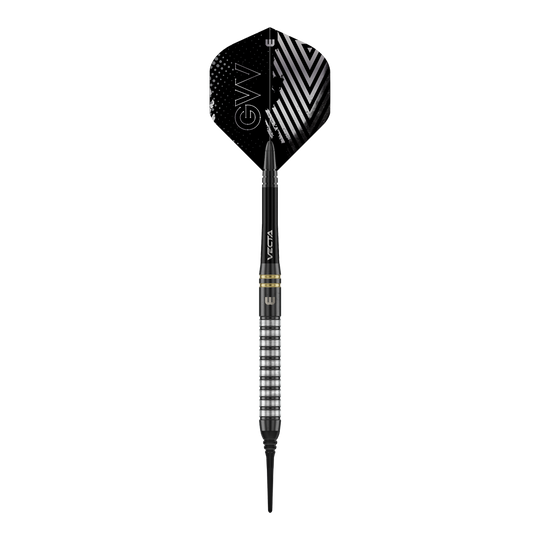 Dardos blandos Winmau Gian Van Veen TS - 18 g Winmau Gian Van Veen TS Softdarts mit 18g werden aus der Nähe gezeigt. Ein einzelner Dartpfeil liegt im Fokus des Bildes.