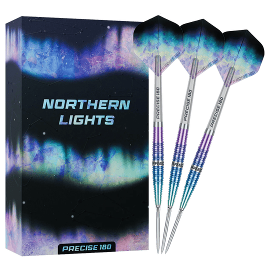 Dardos de acero Precise 180 Northern Lights Hier sind die Precise 180 Northern Lights Steeldarts vollständig zu sehen. Die Darts liegen nebeneinander und zeigen ihre detailreiche Gestaltung.