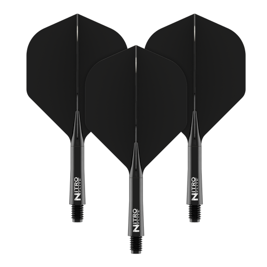 Red Dragon Nitroflite - Eje negro, plumas negras nº 2 Das Bild zeigt drei schwarze Dartflights mit schwarzen Schäften. Auf den Schäften steht in weißer Schrift "NITRO FLITE".