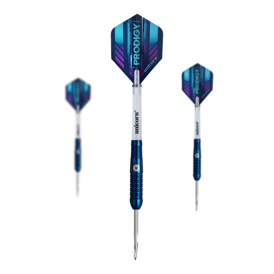 Dardos de acero Unicorn Prodigy 02 Torpedo Das Bild zeigt drei "Unicorn Prodigy 02 Torpedo Steeldarts" mit blauen Flights und silber-blauen Schäften. Die Pfeile sind scharf und für das Steeldartspiel geeignet.