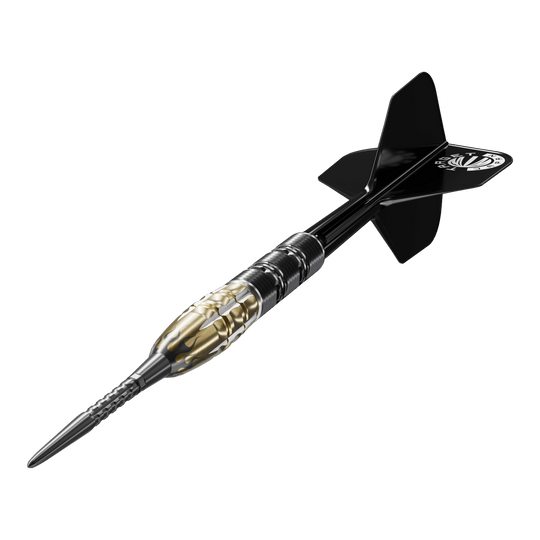 Auf dem Bild ist ein Target Japan Pyro GEN11 Swiss Point Steeldart mit einem Gewicht von 22g zu sehen. Der Dartpfeil hat ein auffälliges Design mit goldfarbenen und schwarzen Elementen.