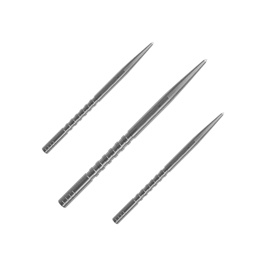 Puntas de dardo Condor Beak Point con corte Das Bild zeigt drei silberfarbene Dartspitzen, die nebeneinander liegen. Sie sind lang, schmal und haben feine Rillen entlang der Oberfläche.