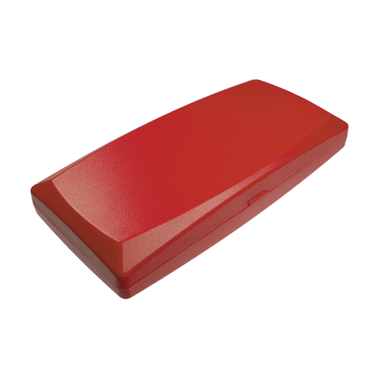 702-rot_ABS_Box_Rot_1 Auf dem Bild ist eine rote, rechteckige Kunststoffbox zu sehen. Die Box hat eine glatte Oberfläche und abgerundete Kanten.