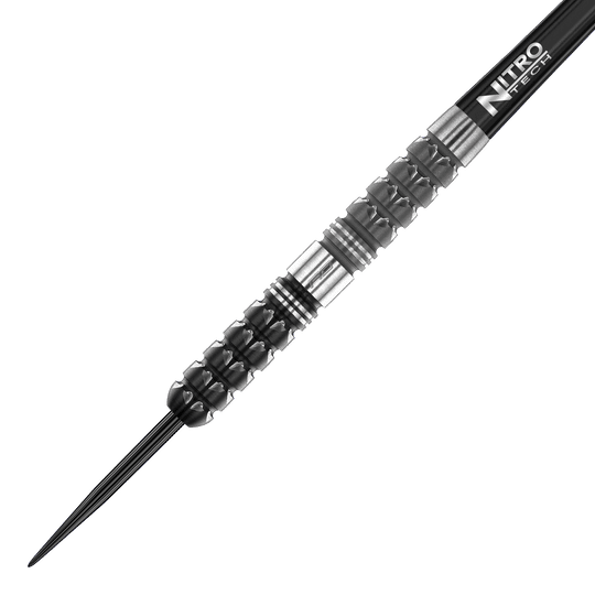 Dardos de acero cónicos Red Dragon Paradym Auf dem Bild ist ein Red Dragon Paradym Tapered Steeldart zu sehen. Der Dart hat ein schwarz-silbernes, strukturiertes Griffstück und eine spitze Metallspitze.