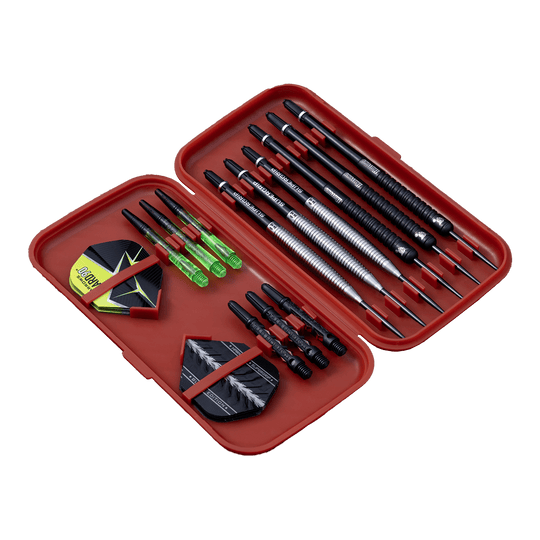 Estuche para dardos Harrows Slimcase Das Bild zeigt ein rotes Dart-Etui, das verschiedene Darts und Zubehör enthält. Im Etui sind mehrere Dartpfeile, Flights und Ersatzteile ordentlich angeordnet.