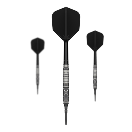 Das Bild zeigt drei schwarze Softdarts mit silbernen Ringen und markantem Design. Die Darts sind das Modell "Target Japan Black Marque Chaos 2" mit einem Gewicht von 19 Gramm.