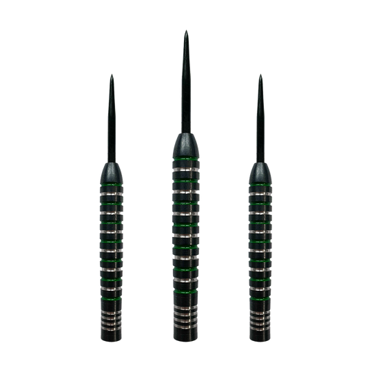 Barriles de dardos de acero McDart Silver Green Das Bild zeigt drei McDart Silver Green Steeldart Barrels. Die Barrels sind schwarz mit silbernen und grünen Ringen.