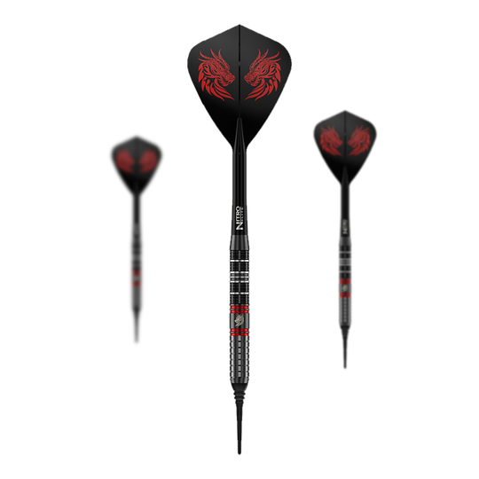 Dardos blandos Red Dragon Jonny Clayton RD-ULTRA - 18 g Zu sehen ist ein Set der Red Dragon Jonny Clayton RD-ULTRA Softdarts mit 18g Gewicht. Die drei Darts haben schwarze, silberne und rote Details und sind nebeneinander platziert.