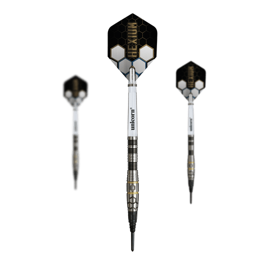Dieses Set zeigt die Unicorn Hexium Style 01 Black & Gold Softdarts - 22g als Set. Perfekt für Spieler, die ein passendes, abgestimmtes Dart-Set suchen.