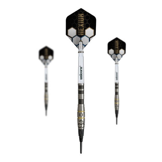 Dardos blandos Unicorn Hexium Style 01 negros y dorados - 22 g Dieses Set zeigt die Unicorn Hexium Style 01 Black & Gold Softdarts - 22g als Set. Perfekt für Spieler, die ein passendes, abgestimmtes Dart-Set suchen.