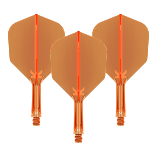 Sistema de vuelo Target K-Flex No6 - Naranja neón Auf dem Bild sind drei neonorange Darts-Flights mit Schaft zu sehen. Sie sind nebeneinander angeordnet und haben eine transparente Optik.