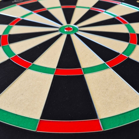 Diana de acero Bulls NL Advantage 8 Abgebildet ist das Bulls NL Advantage 8 Steeldartboard. Das Dartboard bietet professionelle Qualität für das Dartspiel.