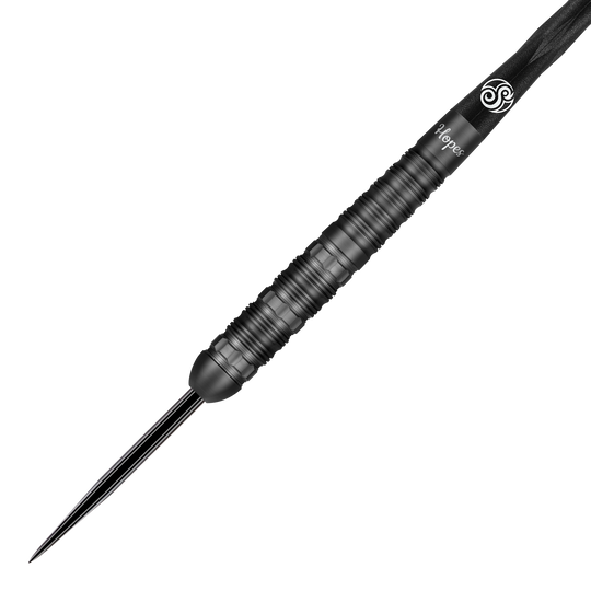 Das Bild zeigt einen schwarzen Steeldart aus der Shot Pro-Series Haupai Puha 2 mit 24 Gramm Gewicht. Der Dartpfeil hat ein modernes, geriffeltes Design für besseren Halt.