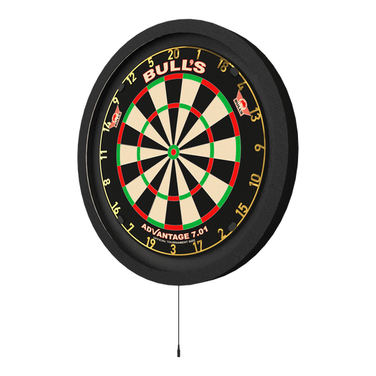 Das Bild zeigt ein Bulls NL Lumo 2 Light Surround Beleuchtungssystem an einer Dartscheibe. Das Beleuchtungssystem sorgt für eine gleichmäßige Ausleuchtung des Dartboards.